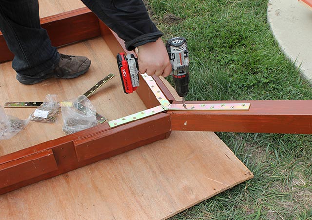 gazebo roof assembly