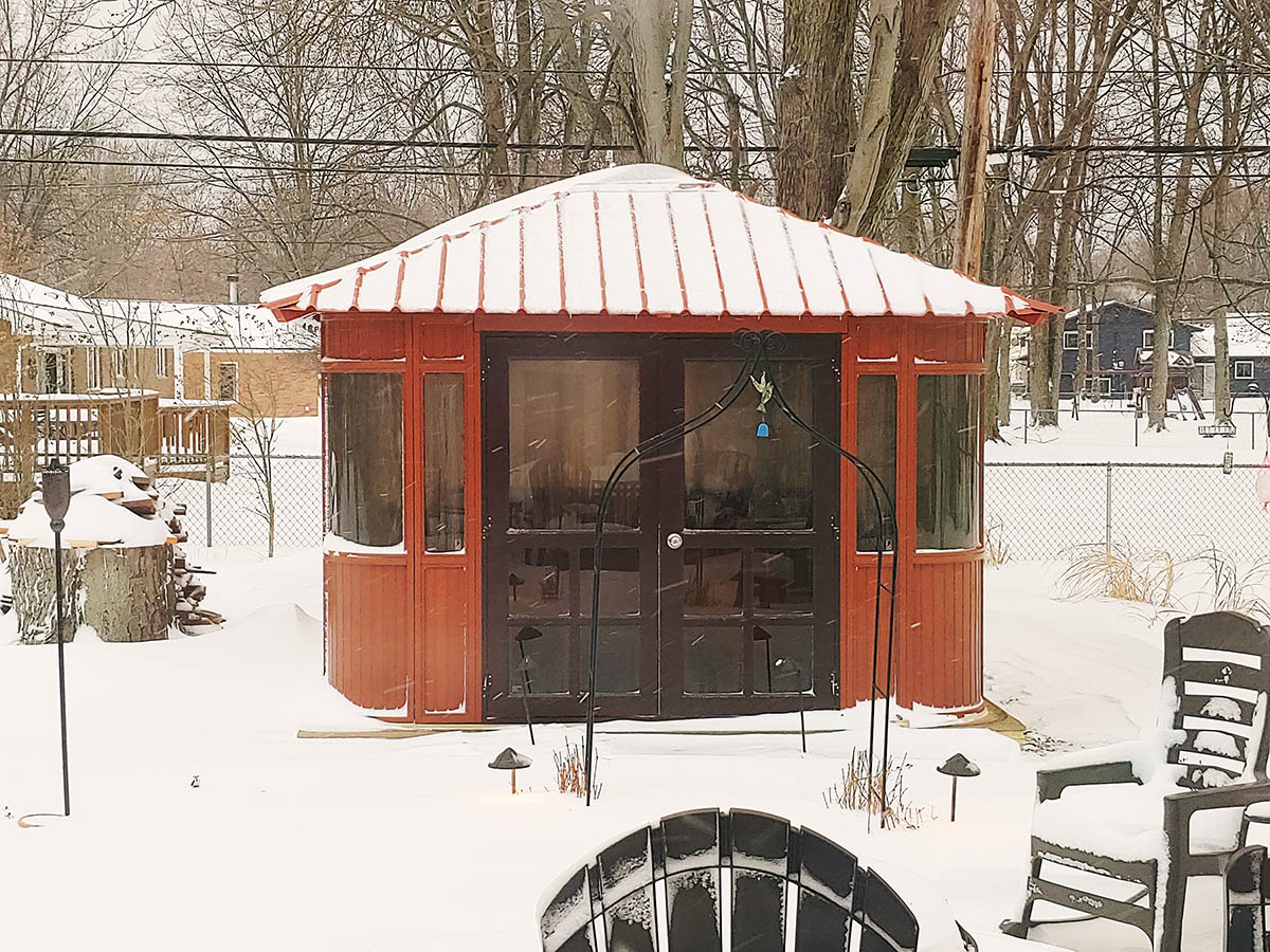 Aspen hot tub enclosure in the winter